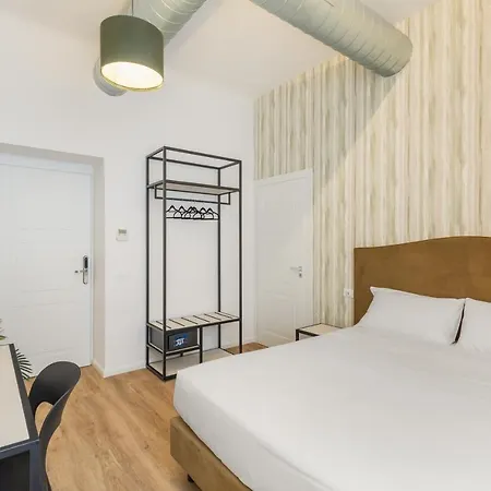 Bed & Breakfast Adelante Piazza Bologna