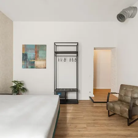 Adelante Piazza Bologna Bed & Breakfast