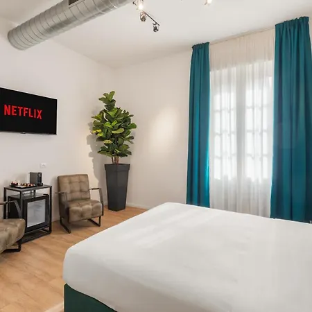 Adelante Piazza Bologna Bed & Breakfast *