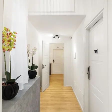 Adelante Piazza Bologna Bed & Breakfast *