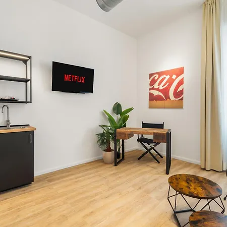 Adelante Piazza Bologna Bed & Breakfast
